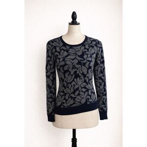 Ann Taylor Factory Petite Sweater Women’s Size XSP Gray Leaf Print